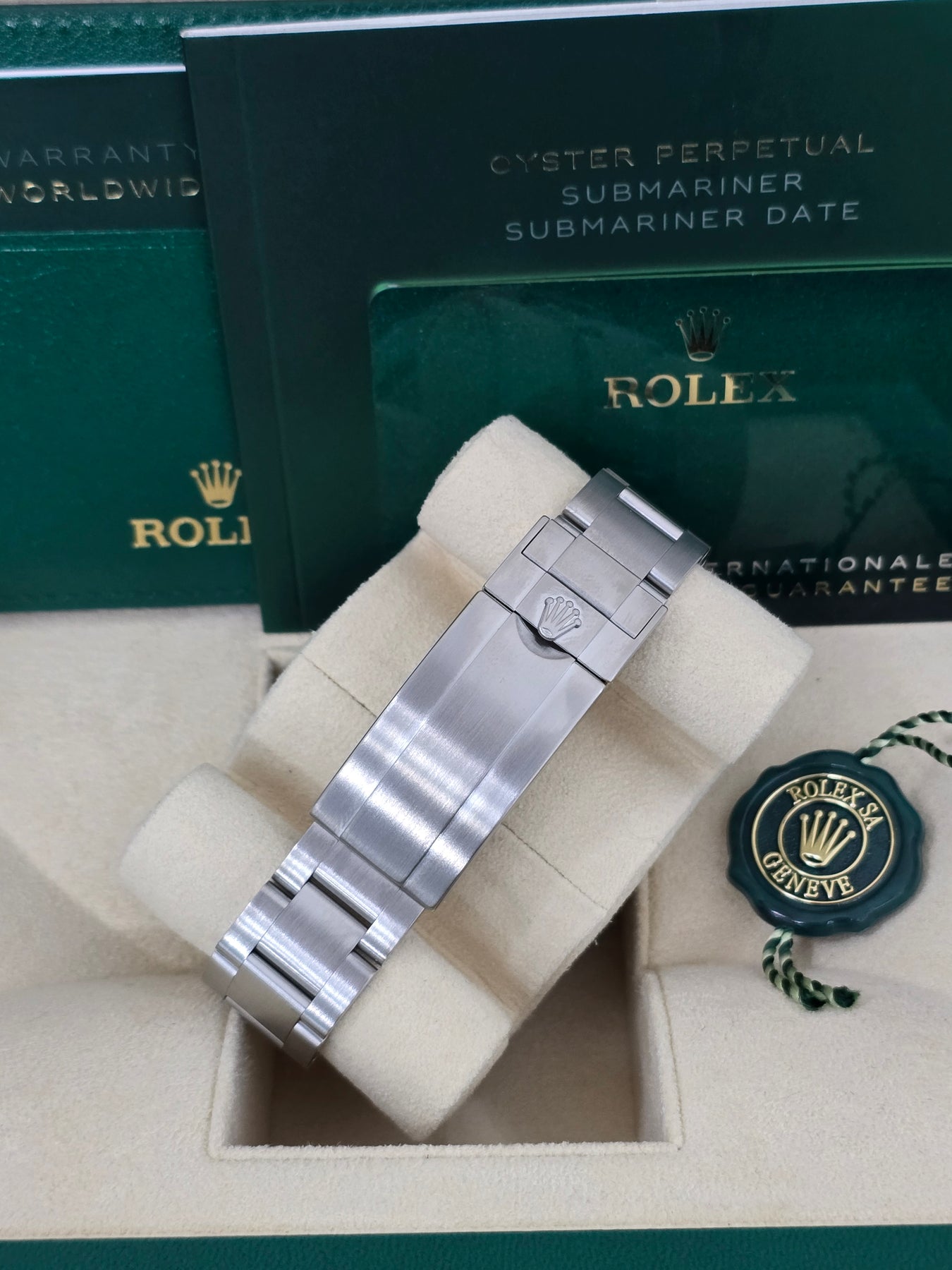 Rear view of pre-owned Rolex Submariner No Date 40mm showing brushed Oyster bracelet and caseback – Rolex 114060 2018 with box and papers available at globalskydiamond.com