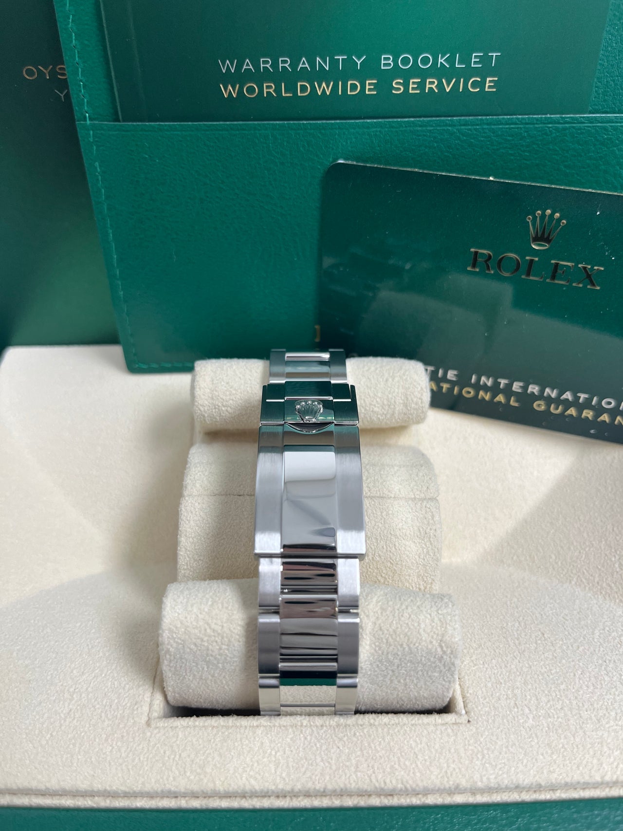 Rolex Yacht-Master 40mm Blue Dial Men’s Watch 126622 with Oystersteel case, platinum bezel, sunburst blue dial, Oyster bracelet, Rolex Caliber 3235 automatic movement, and sapphire crystal—never worn, guaranteed authentic with Rolex box and warranty card. Available now at Global Sky Diamonds, NYC Diamond District, 44 W 47th St Booth GF-10. 3-year warranty included. Shop globalskydiamond.com.